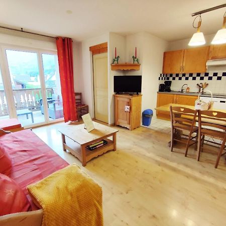 Le 102, T3 Pour 5 Personnes, Vue Montagne, Classe 2 Etoiles Nf, Parking, Piscine En Ete Bagnères-de-Luchon Eksteriør bilde