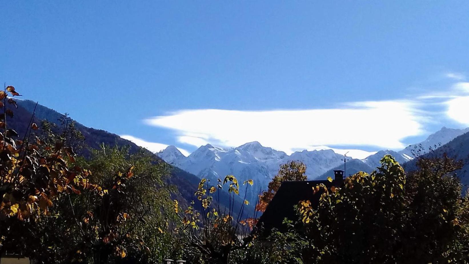 Le 102, T3 Pour 5 Personnes, Vue Montagne, Classe 2 Etoiles Nf, Parking, Piscine En Ete Bagnères-de-Luchon Eksteriør bilde