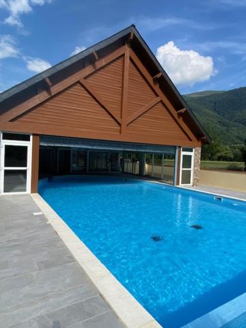 Le 102, T3 Pour 5 Personnes, Vue Montagne, Classe 2 Etoiles Nf, Parking, Piscine En Ete Bagnères-de-Luchon Eksteriør bilde