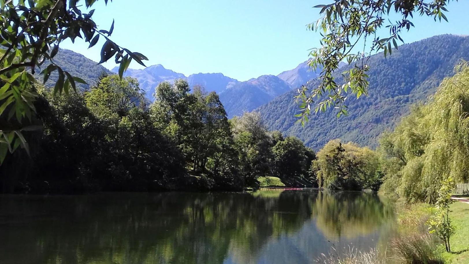 Le 102, T3 Pour 5 Personnes, Vue Montagne, Classe 2 Etoiles Nf, Parking, Piscine En Ete Bagnères-de-Luchon Eksteriør bilde
