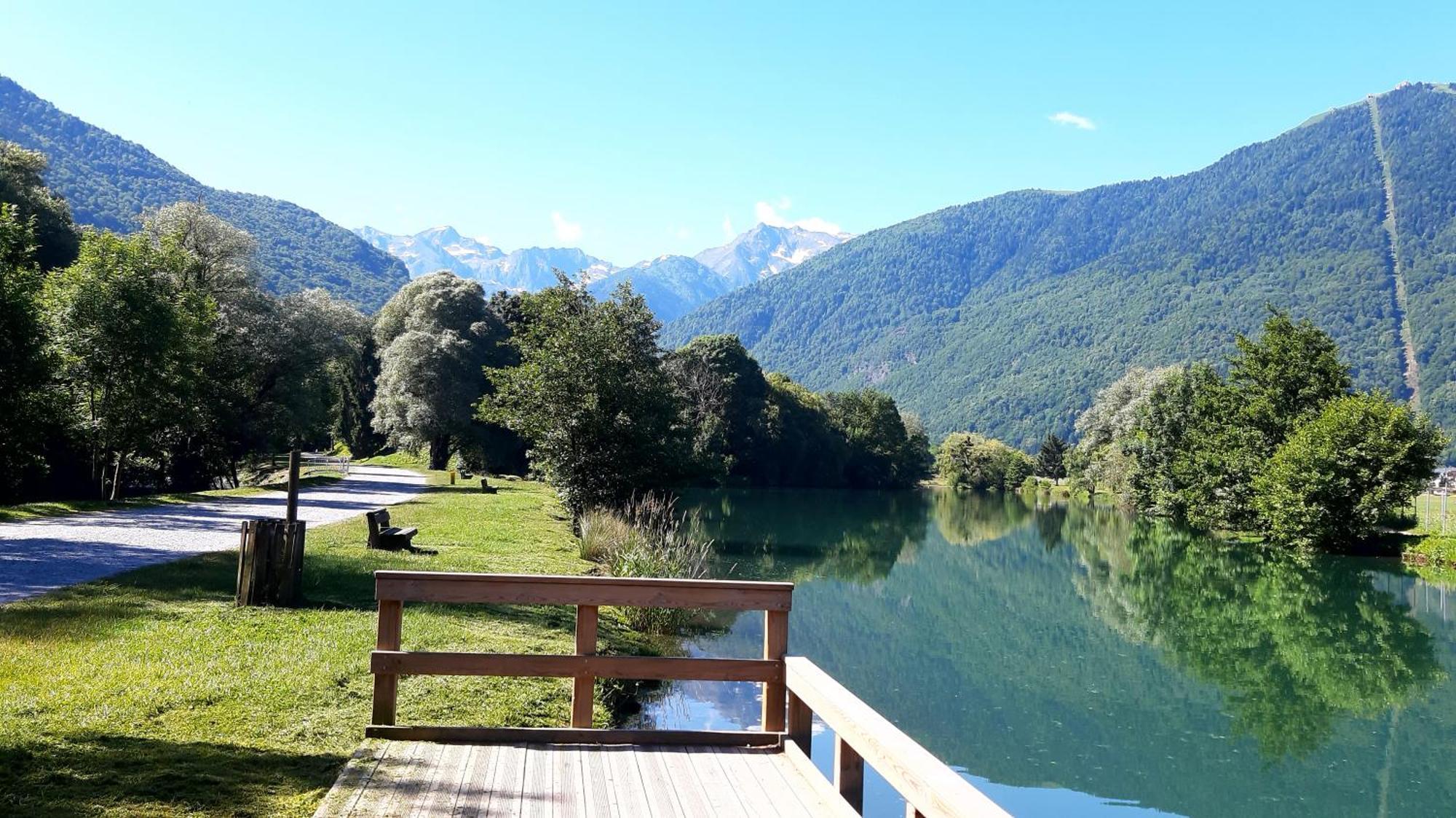 Le 102, T3 Pour 5 Personnes, Vue Montagne, Classe 2 Etoiles Nf, Parking, Piscine En Ete Bagnères-de-Luchon Eksteriør bilde